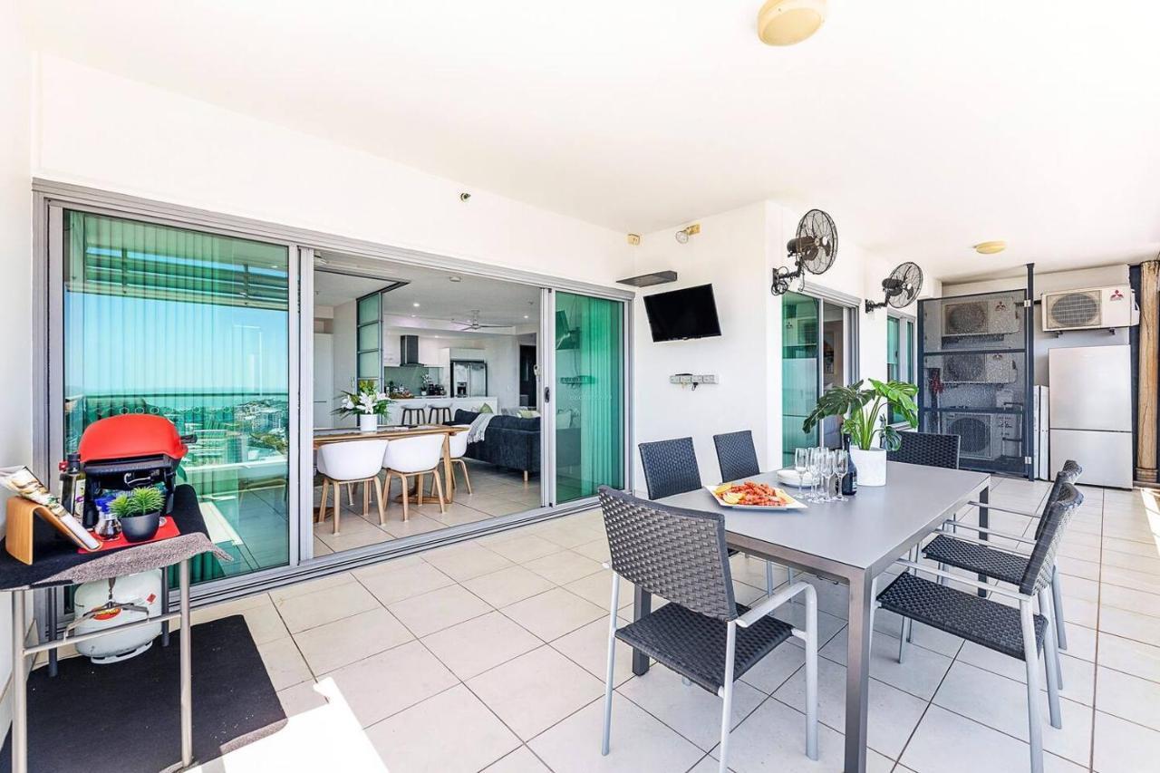 Apartment Crystal Waterfront - A Panoramic Balcony Haven *