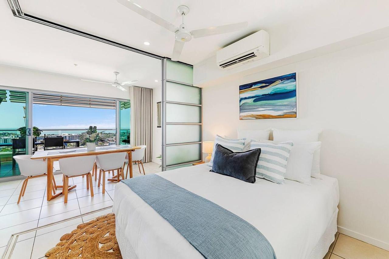 Crystal Waterfront - A Panoramic Balcony Haven * Darwin