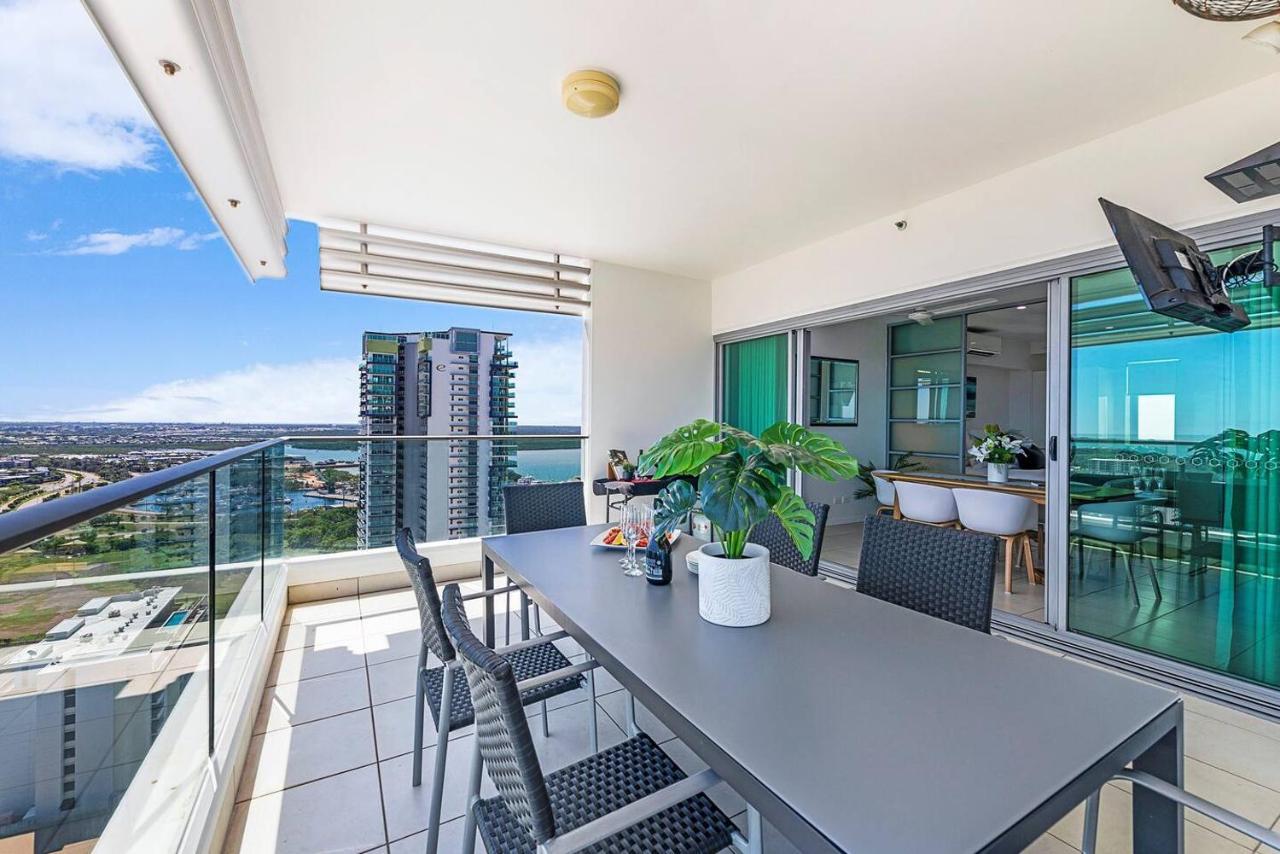 Apartment Crystal Waterfront - A Panoramic Balcony Haven
