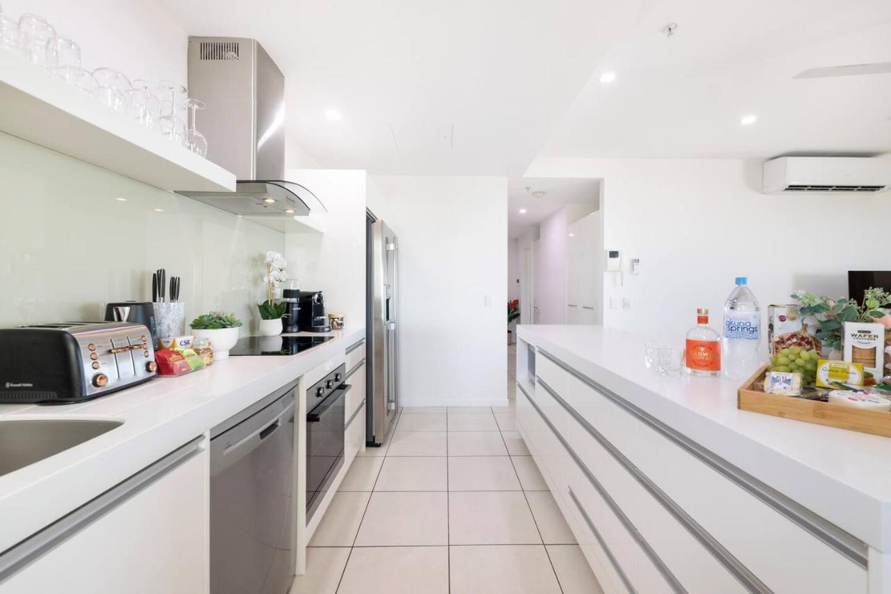 Crystal Waterfront - A Panoramic Balcony Haven Apartment Darwin