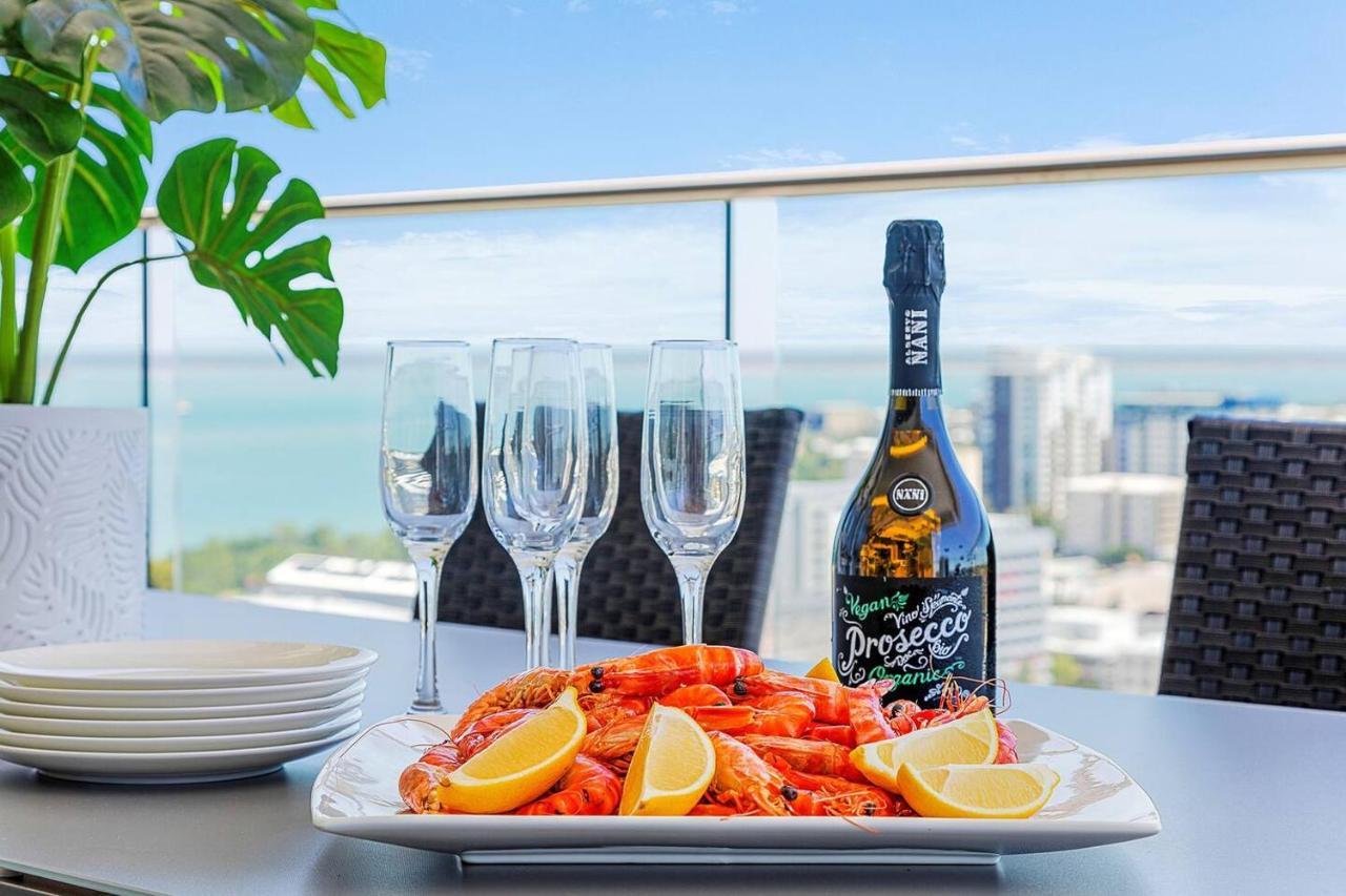 Crystal Waterfront - A Panoramic Balcony Haven * Darwin