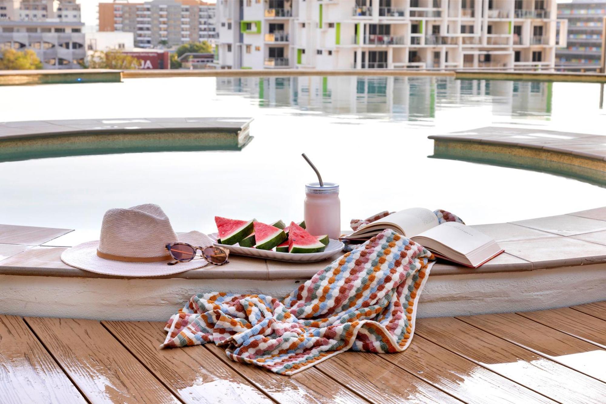 Apartment Crystal Waterfront - A Panoramic Balcony Haven
