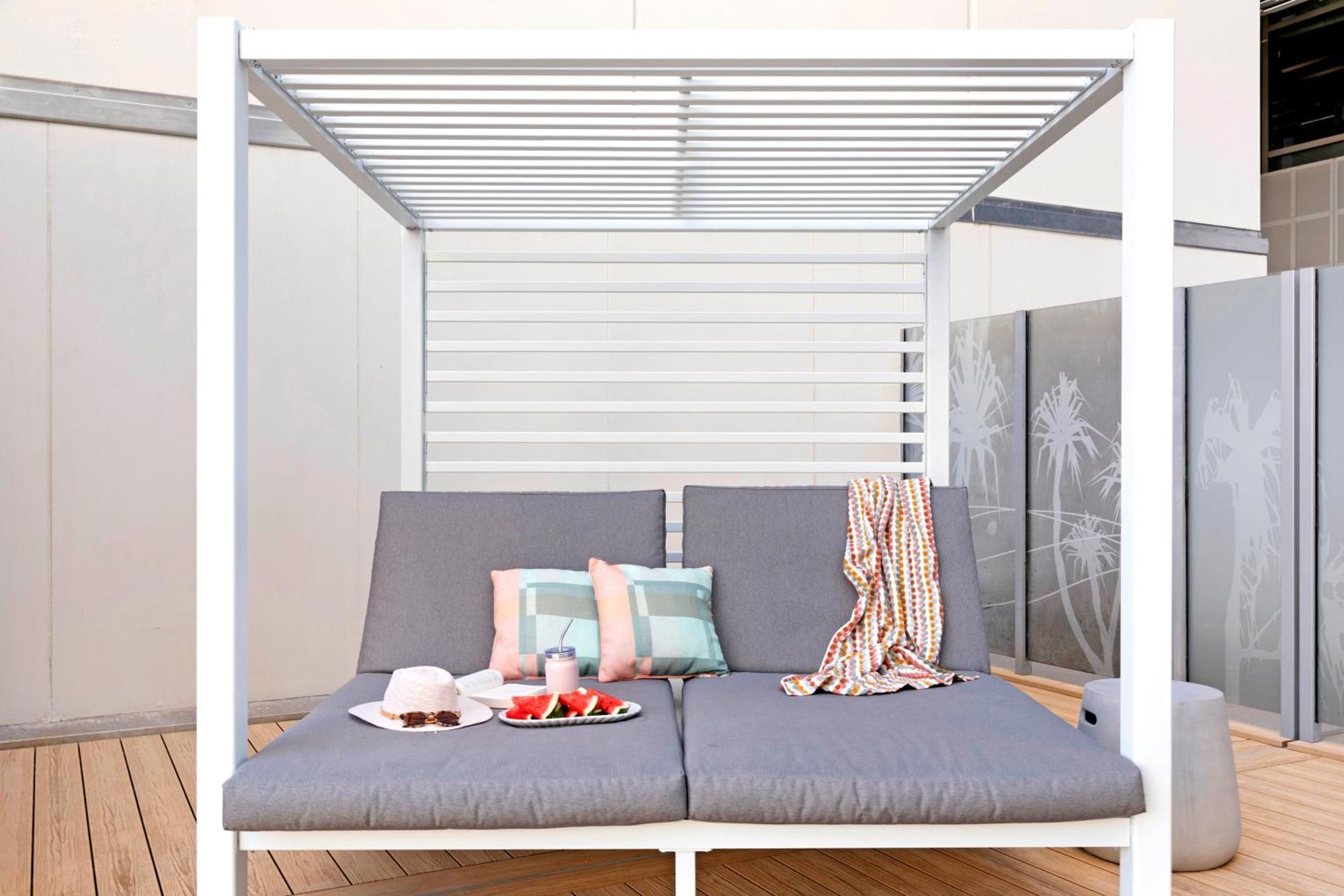 Crystal Waterfront - A Panoramic Balcony Haven Apartment Darwin