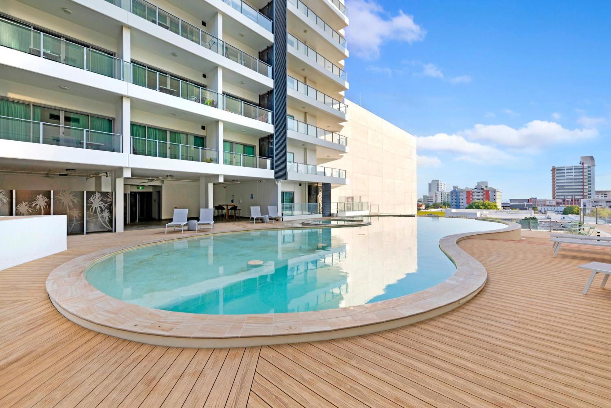 Apartment Crystal Waterfront - A Panoramic Balcony Haven Darwin